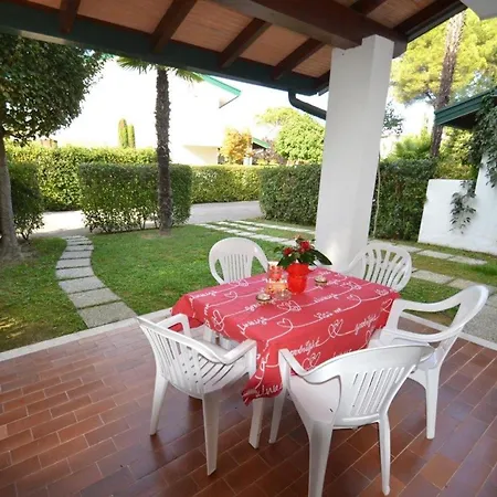Cozy Flat With Private Garden شقة